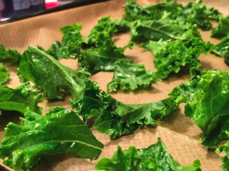 Chips de kale à l'ail et au parmesan